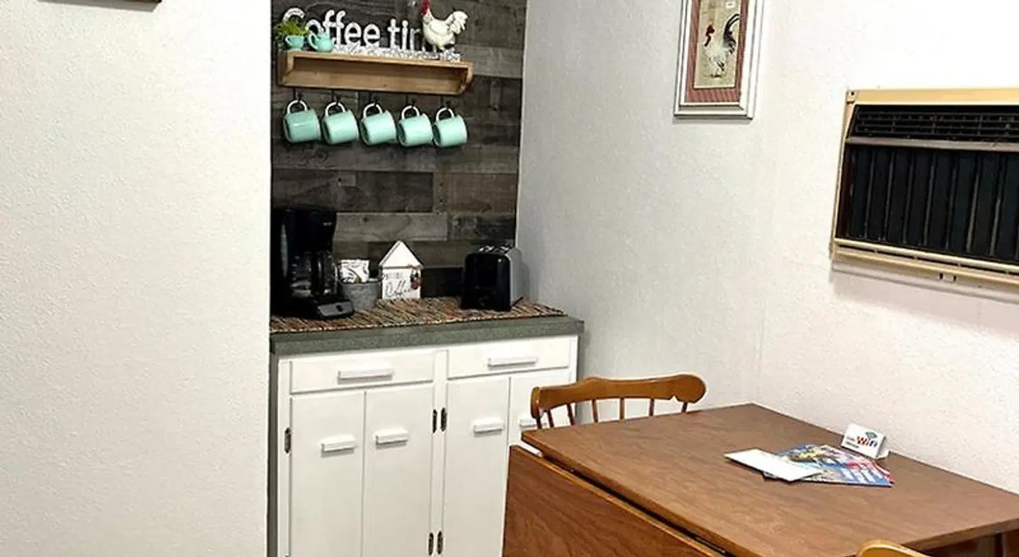 Cascade Motel ROOM_EXAMPLE