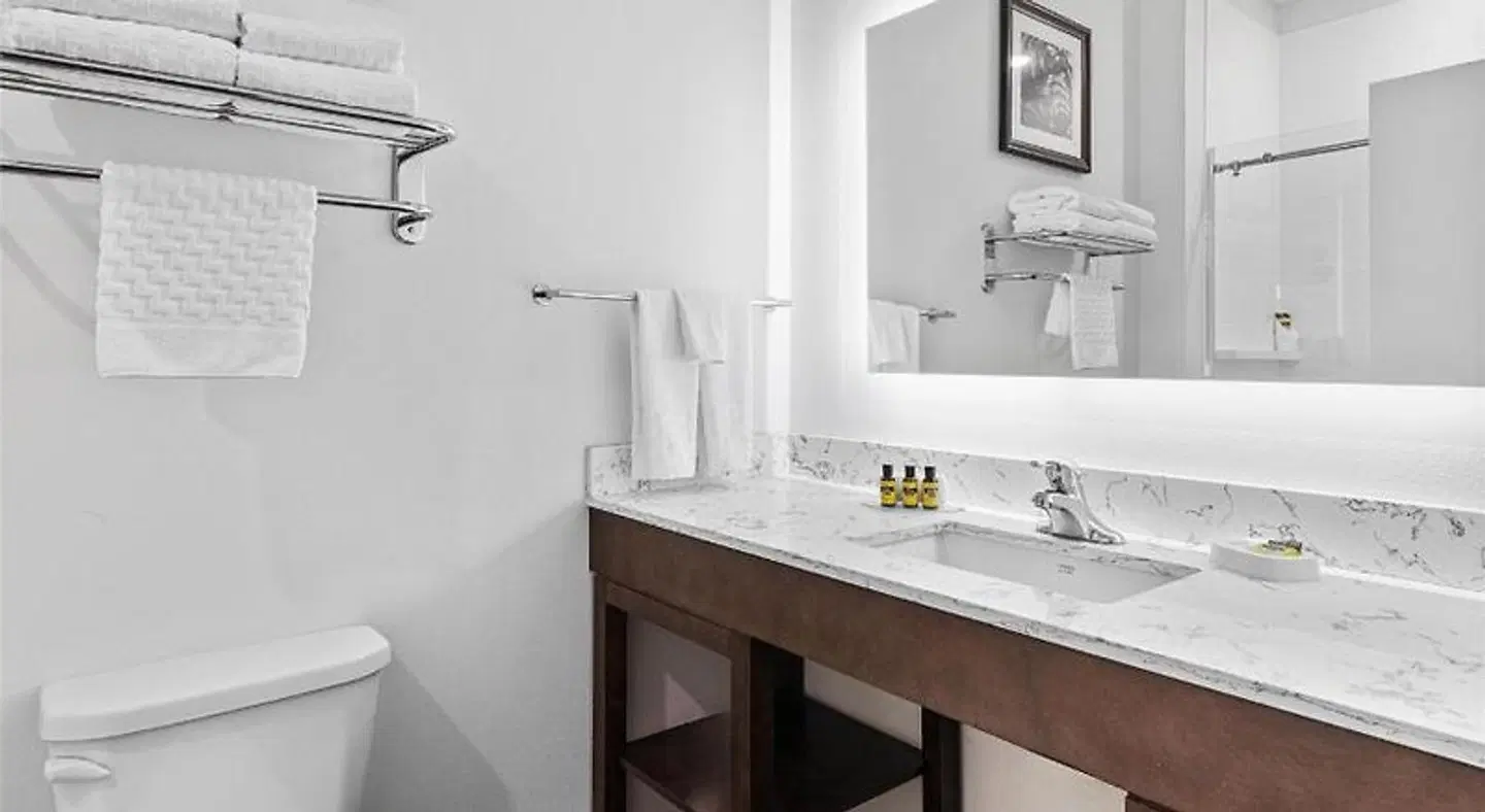 BEST WESTERN Plus New Richmond Inn & Suites Badezimmer