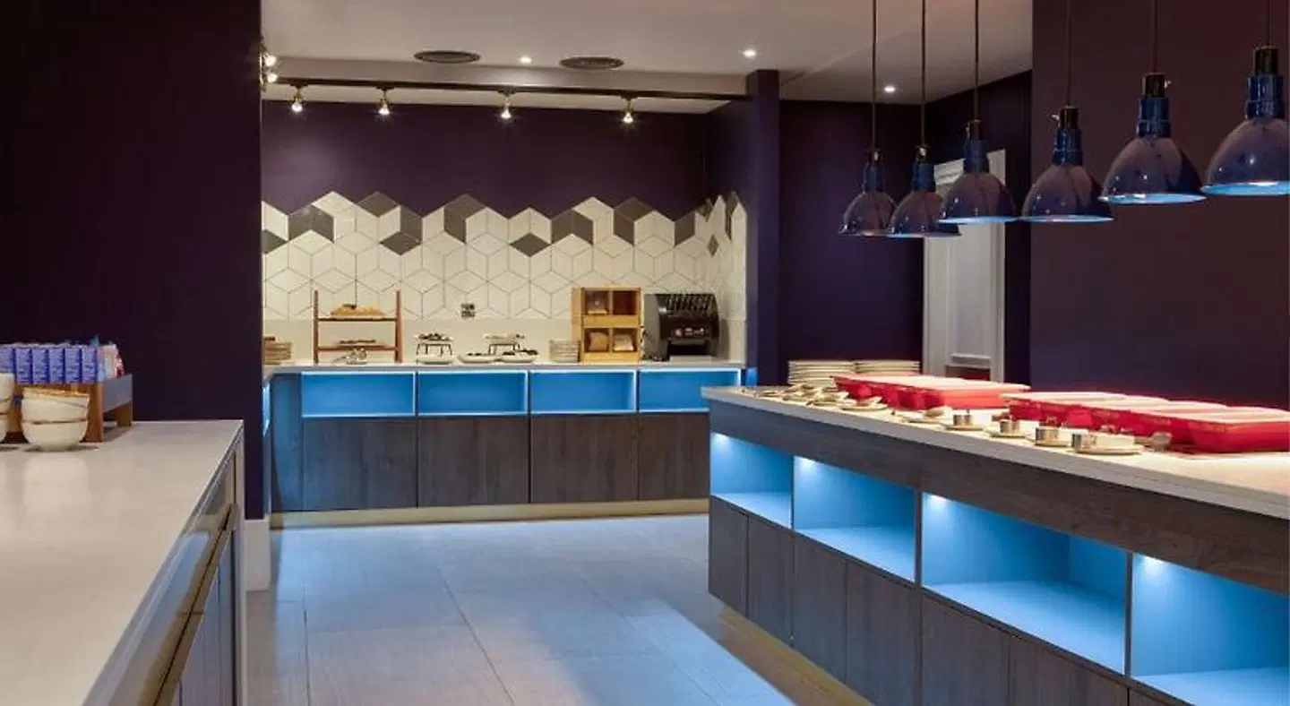 DoubleTree by Hilton London Elstree Hallenbad