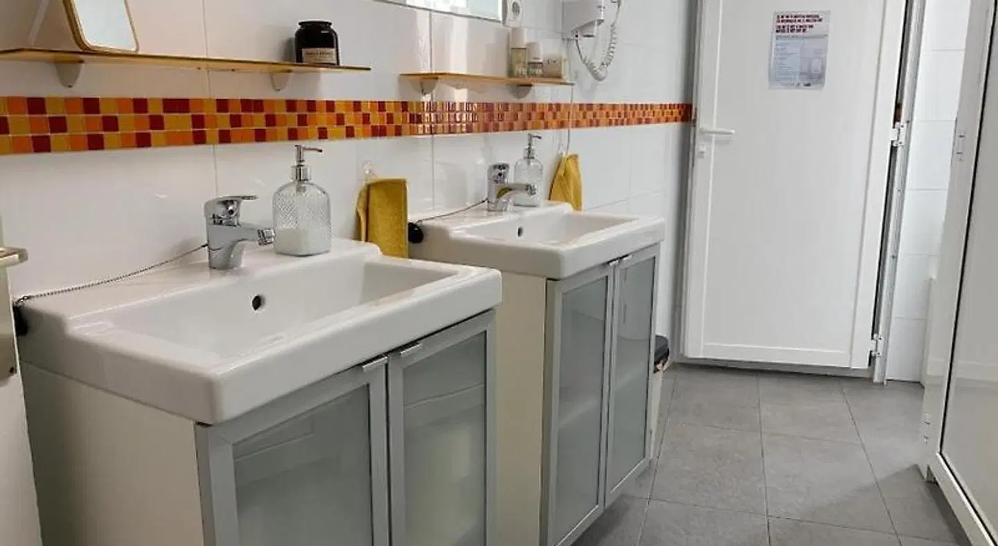 Leon Hostel Badezimmer