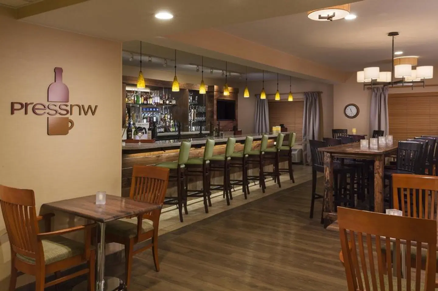 DoubleTree by Hilton Portland Tigard Bar