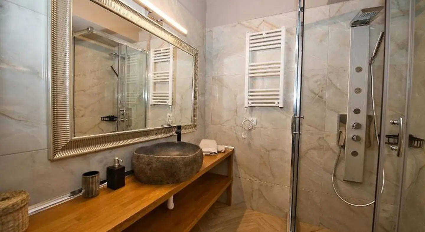Rastoni Athens Suites nearAcropolis at Tsatsou street Badezimmer