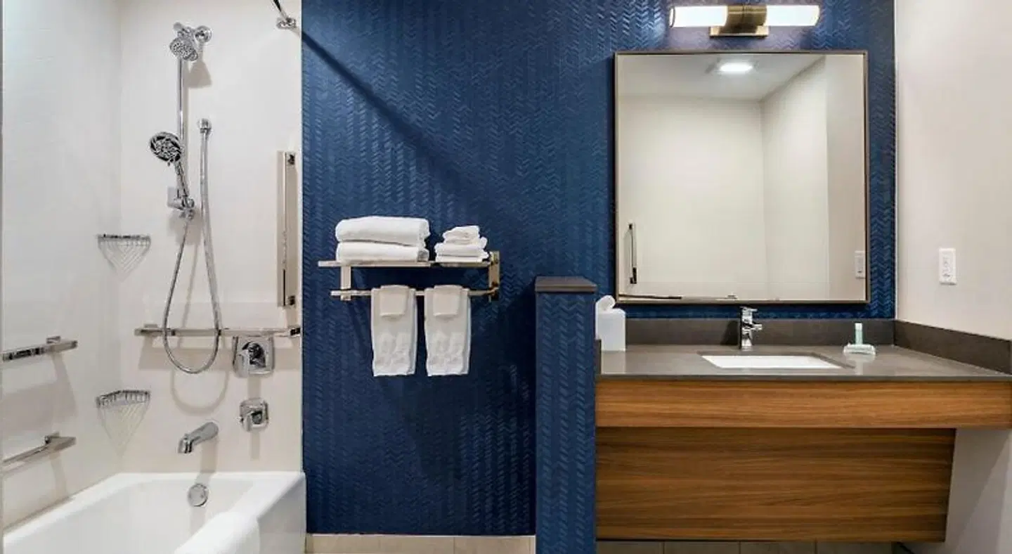 Fairfield by Marriott Inn and Suites Hanford HEALTH_BEAUTY