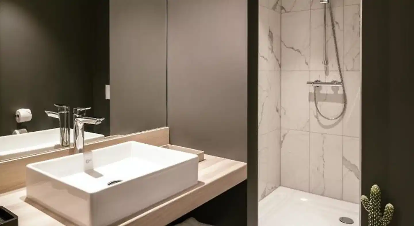 Adina Serviced Apartments Vienna Badezimmer