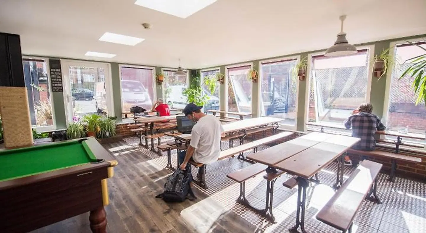 Palmers Lodge Hostel Bar