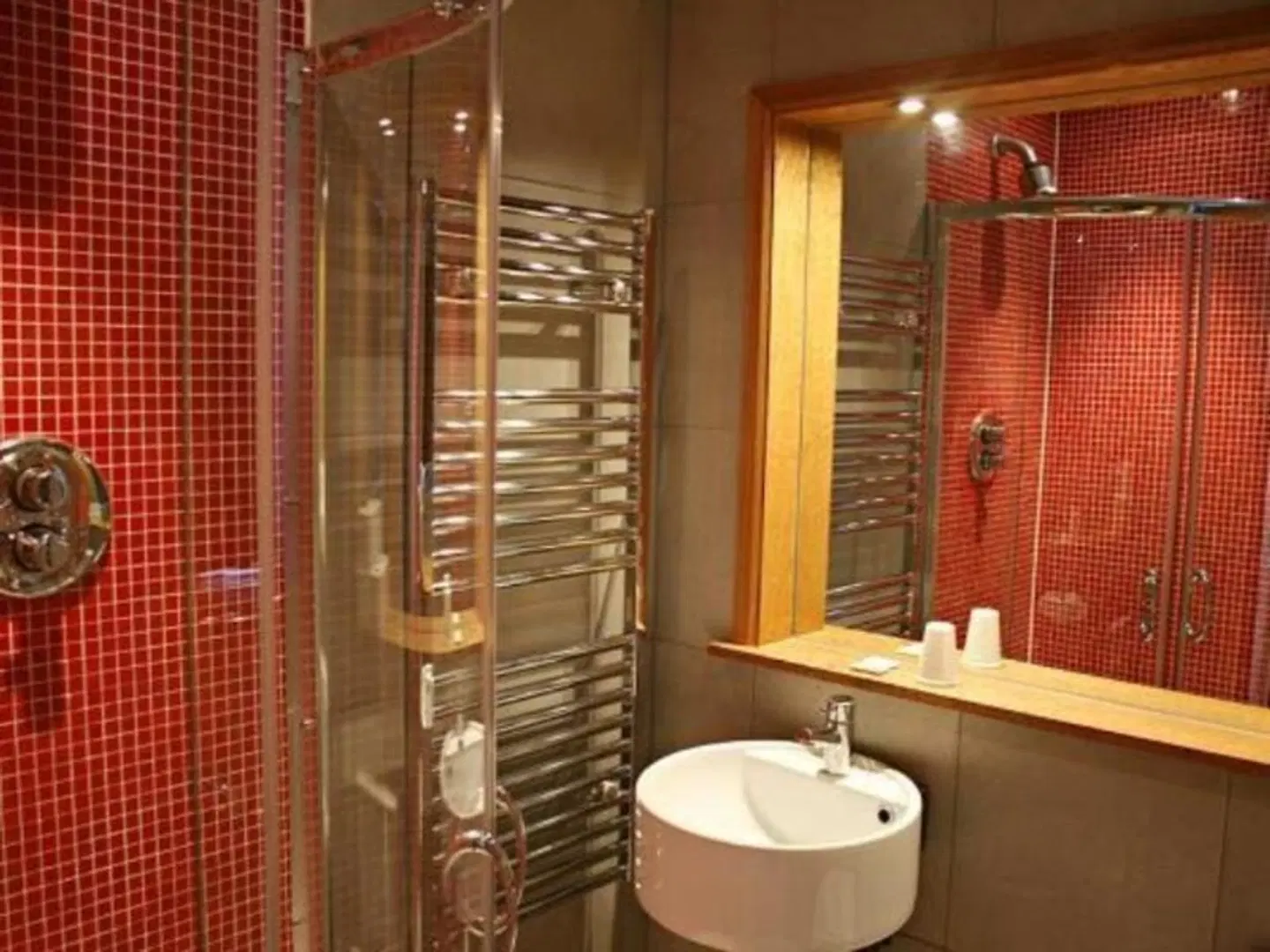 Hyde Park Economy Apartments Badezimmer