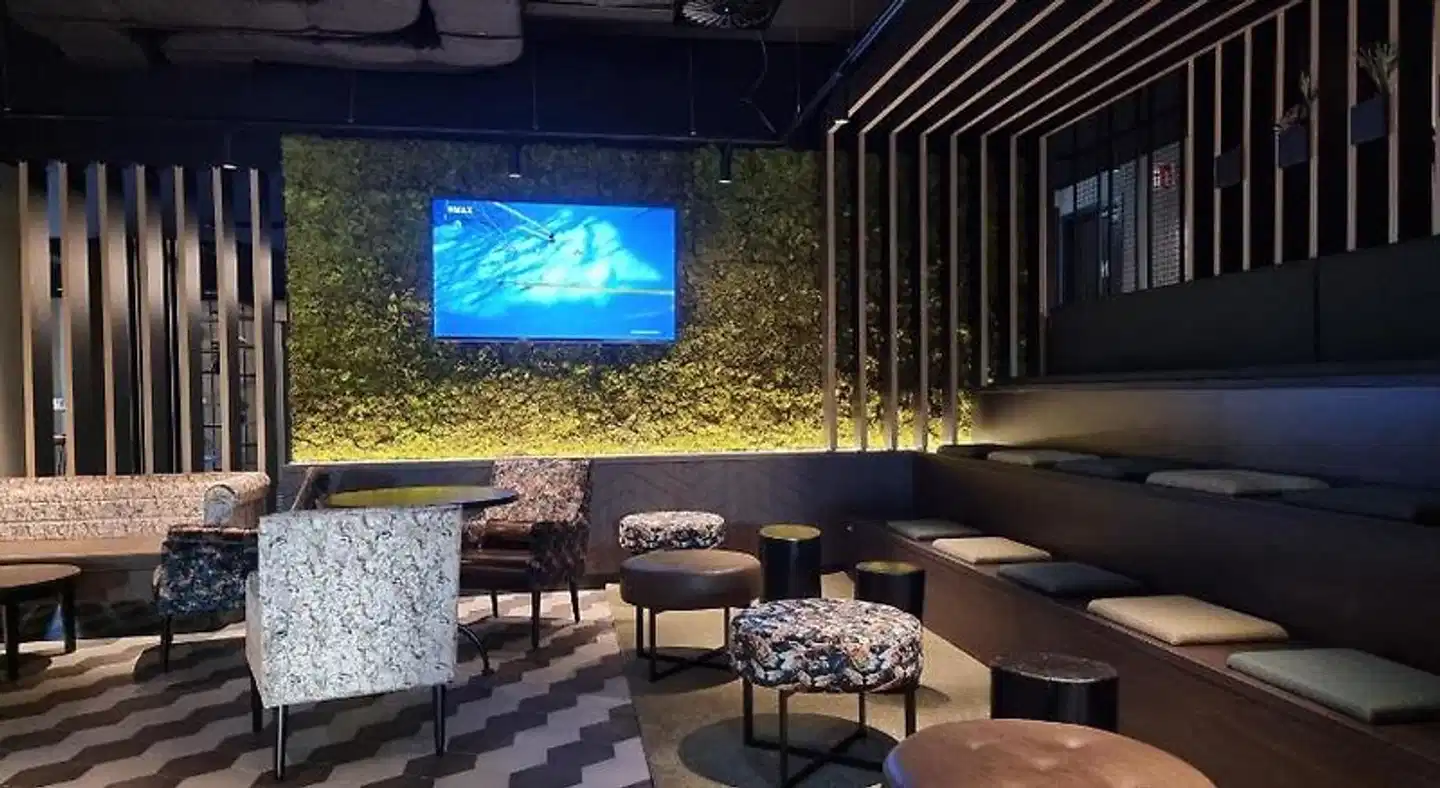 FreshSuites & Bar Bar