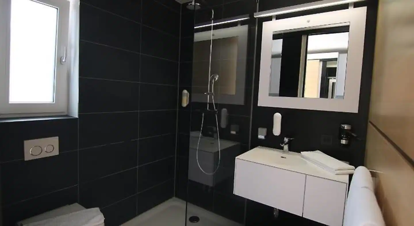 AI Hotel Badezimmer