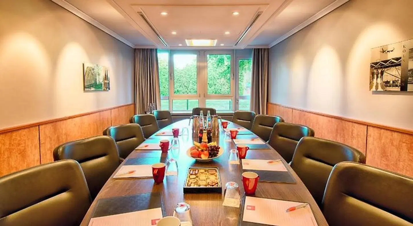 Charity Fly & Help und Leonardo Hotel Köln/Bonn Airport Konferenz