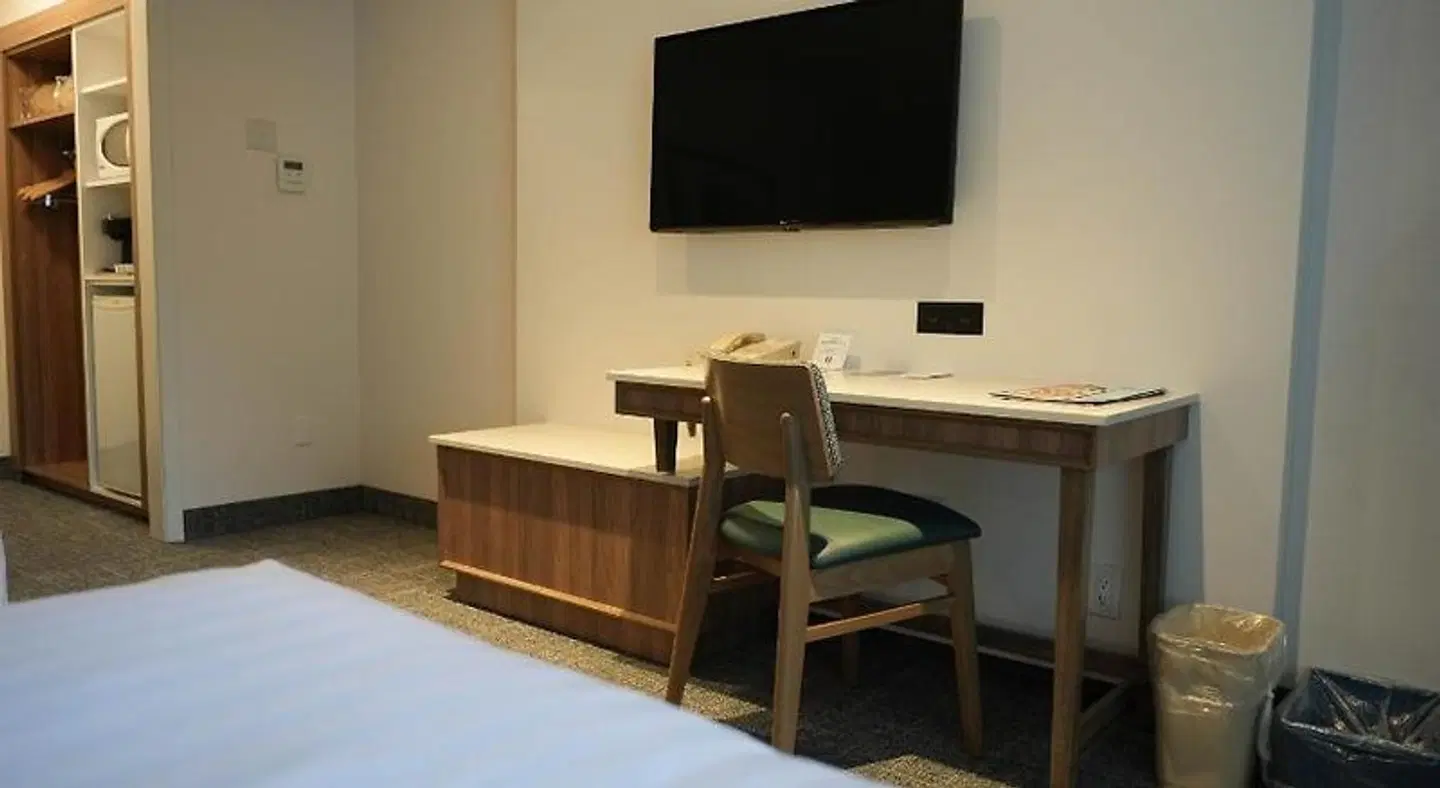 Travelodge by Wyndham Niagara Falls At the Falls ROOM_EXAMPLE