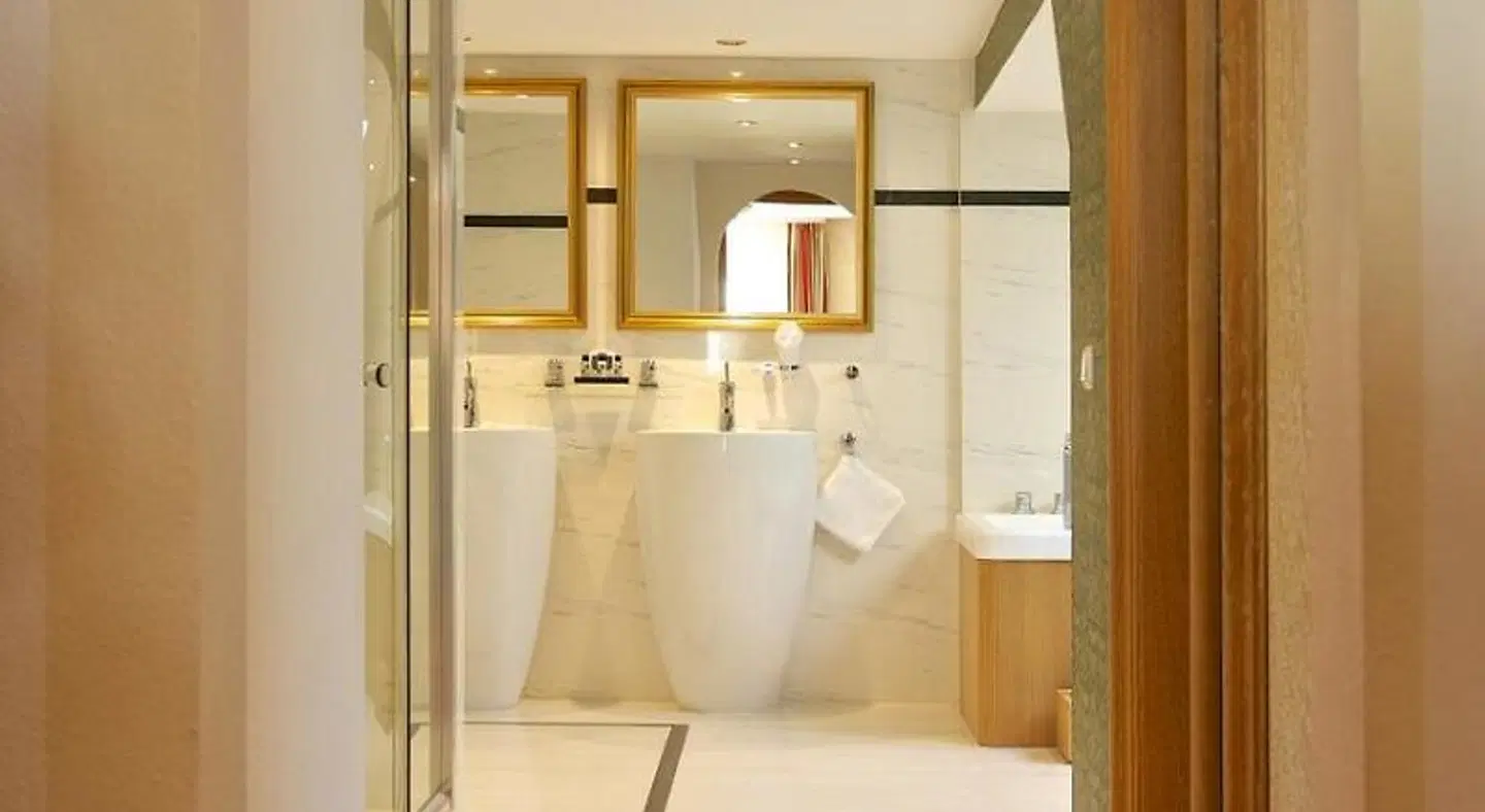 Golf & Alpin Wellness Resort Hotel Ludwig Royal Badezimmer