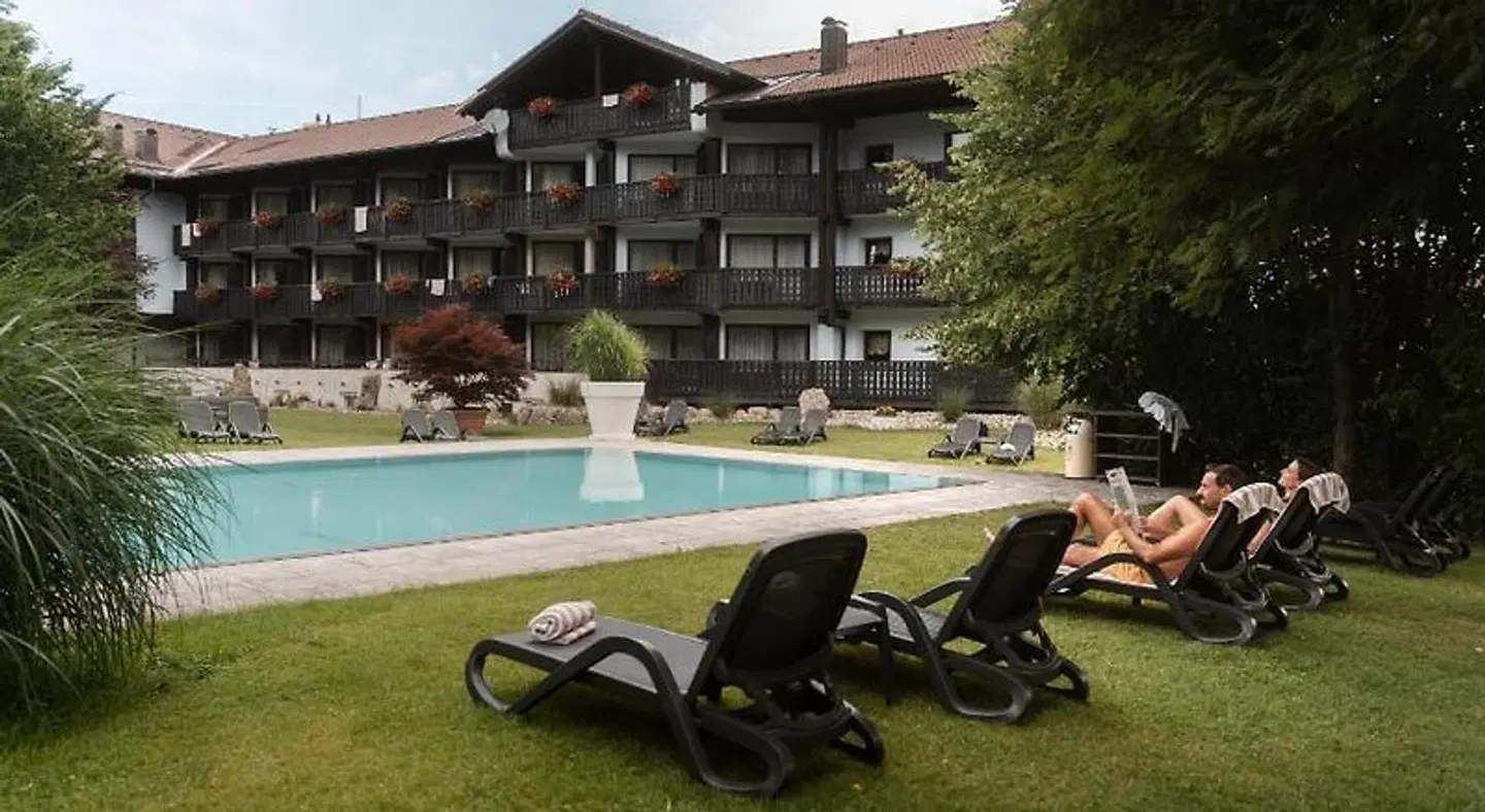 Golf & Alpin Wellness Resort Hotel Ludwig Royal OUTDOOR_POOL