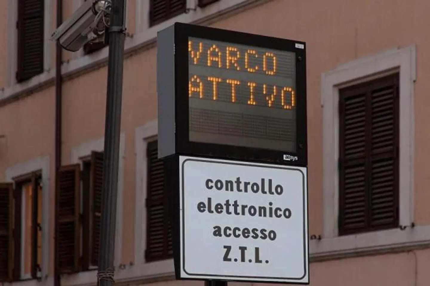 iQ Hotel Roma EXTERIOR