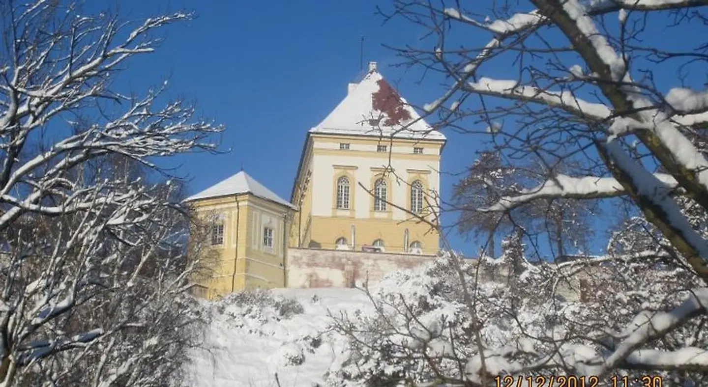 DAH-Inn EXTERIOR