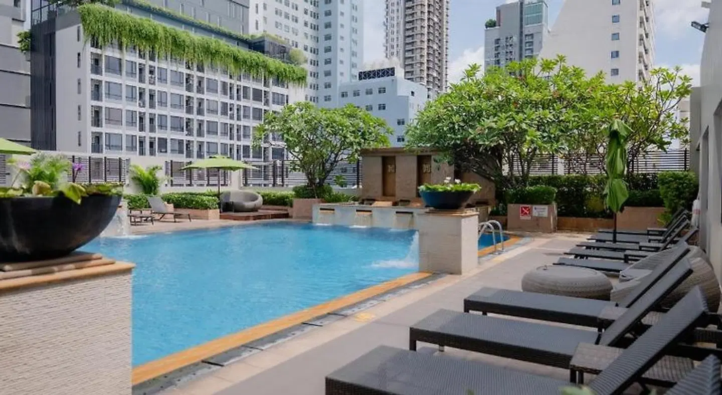 The Sukosol Bangkok OUTDOOR_POOL