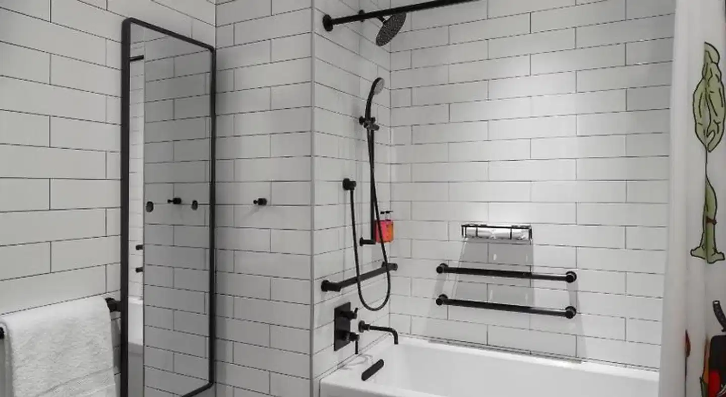 Moxy San Diego Downtown/Gaslamp Quarter Badezimmer