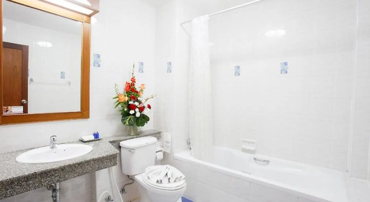Palmyra Patong Resort Phuket Badezimmer