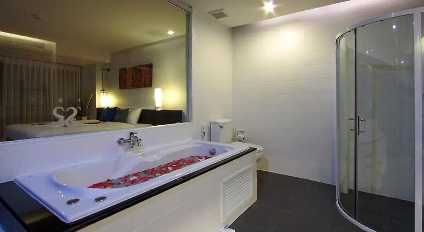 Palmyra Patong Resort Phuket Badezimmer