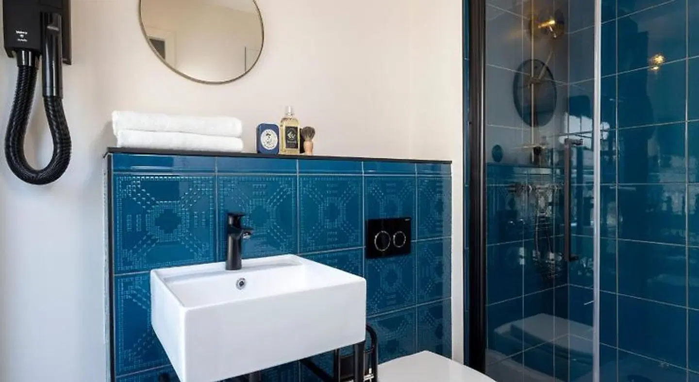 Hôtel Ernest Badezimmer