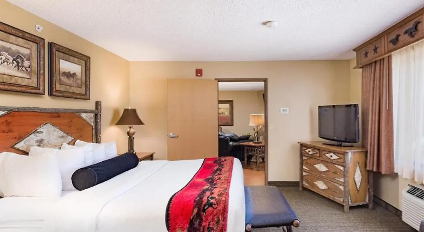 Best Western Plus Kelly Inn & Suites ROOM_EXAMPLE