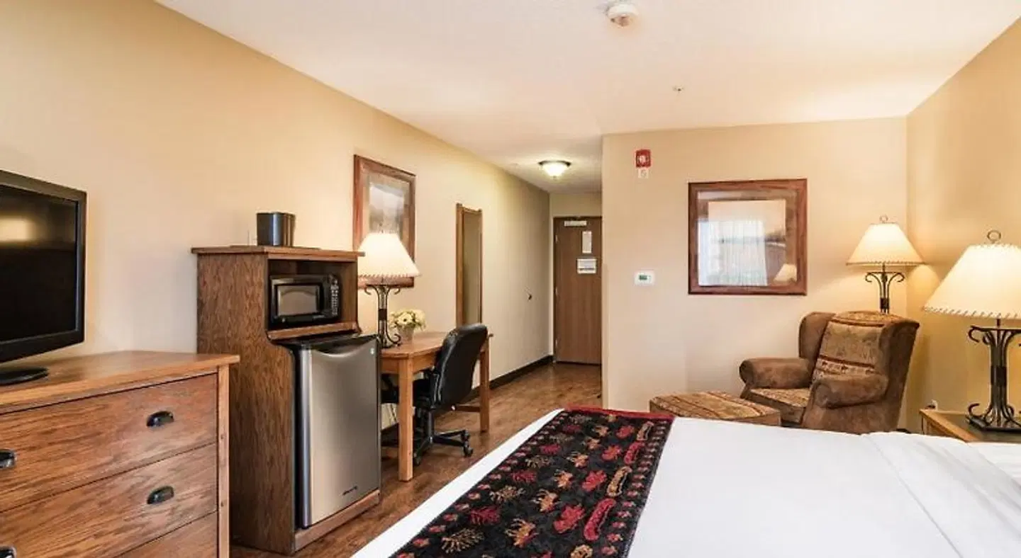 Best Western Plus Kelly Inn & Suites ROOM_EXAMPLE