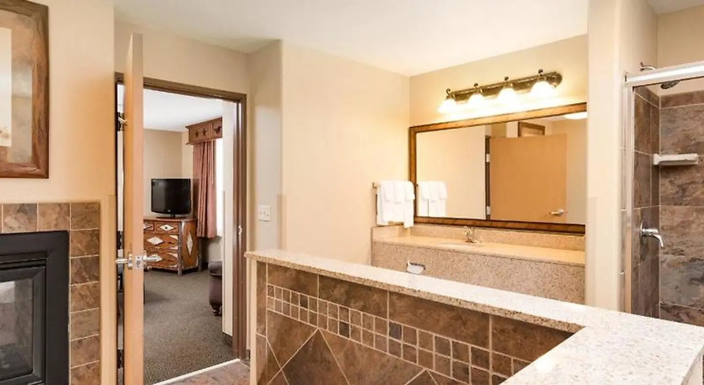 Best Western Plus Kelly Inn & Suites ROOM_EXAMPLE