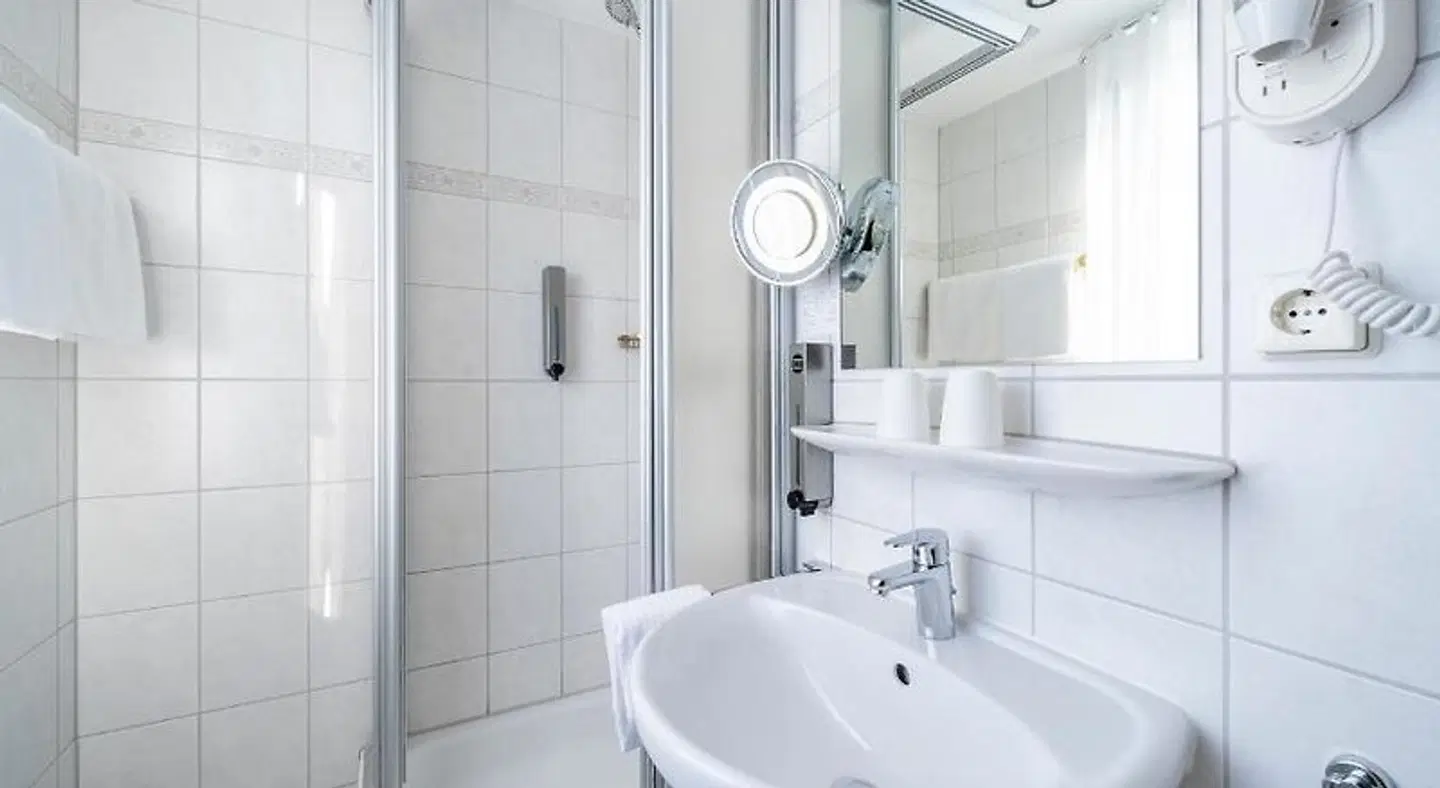 PLAZA Hotel Buchhorner Hof Badezimmer