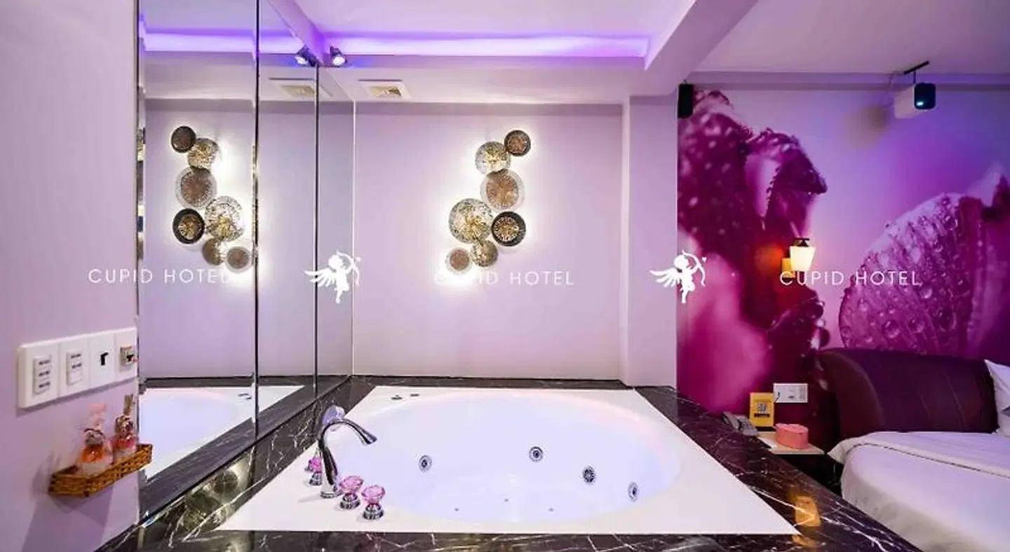 Cupid Hotel 2 Badezimmer