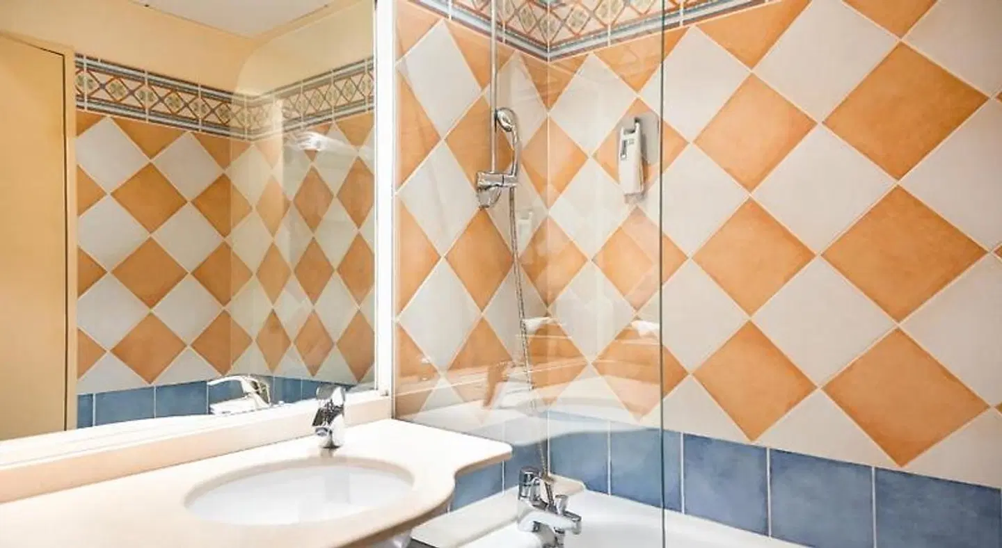 ibis budget Arles Palais des Congrès Badezimmer