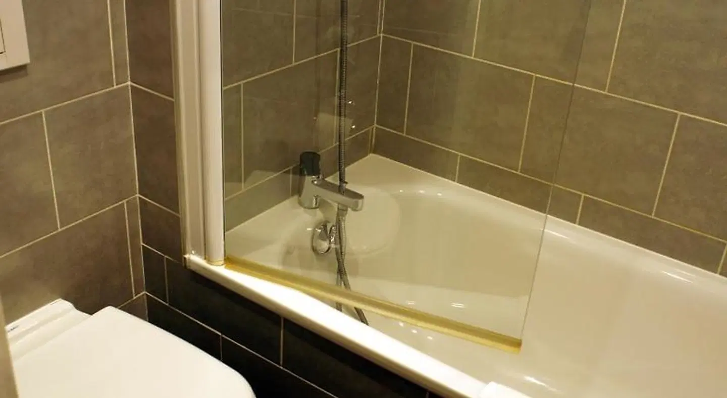 Logis Edmond Rostand Badezimmer