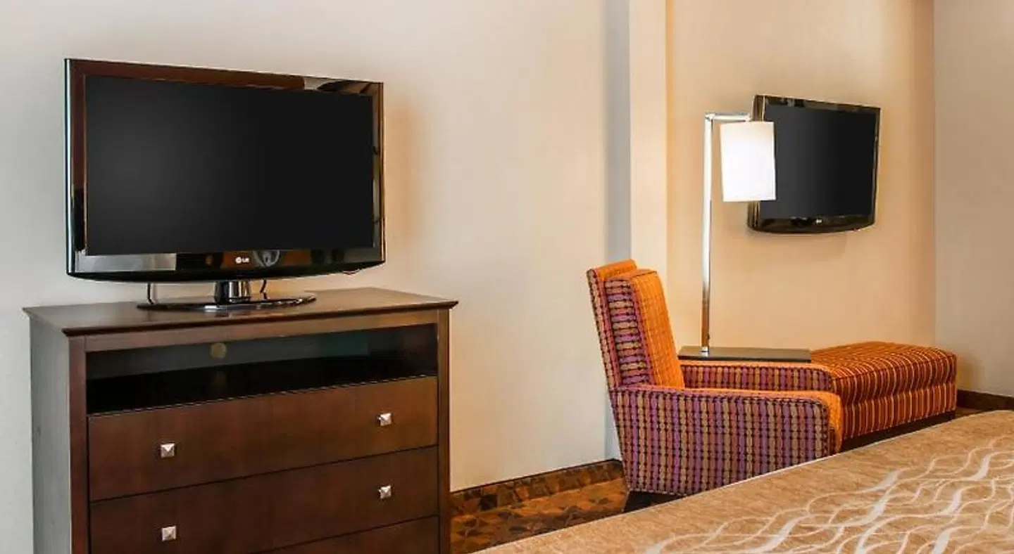 Comfort Inn & Suites and Conference Center ROOM_EXAMPLE