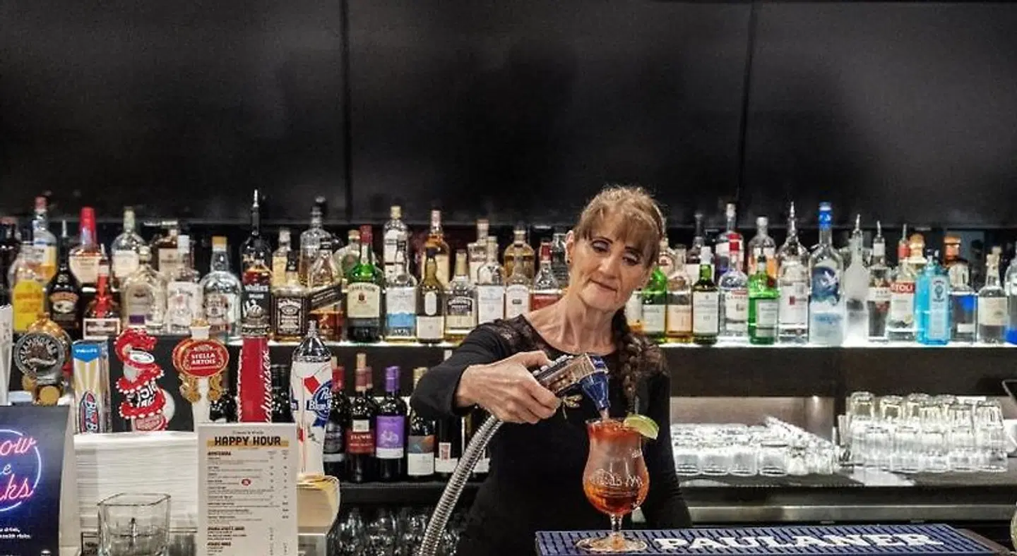 Holiday Inn Surrey East - Cloverdale PEOPLE