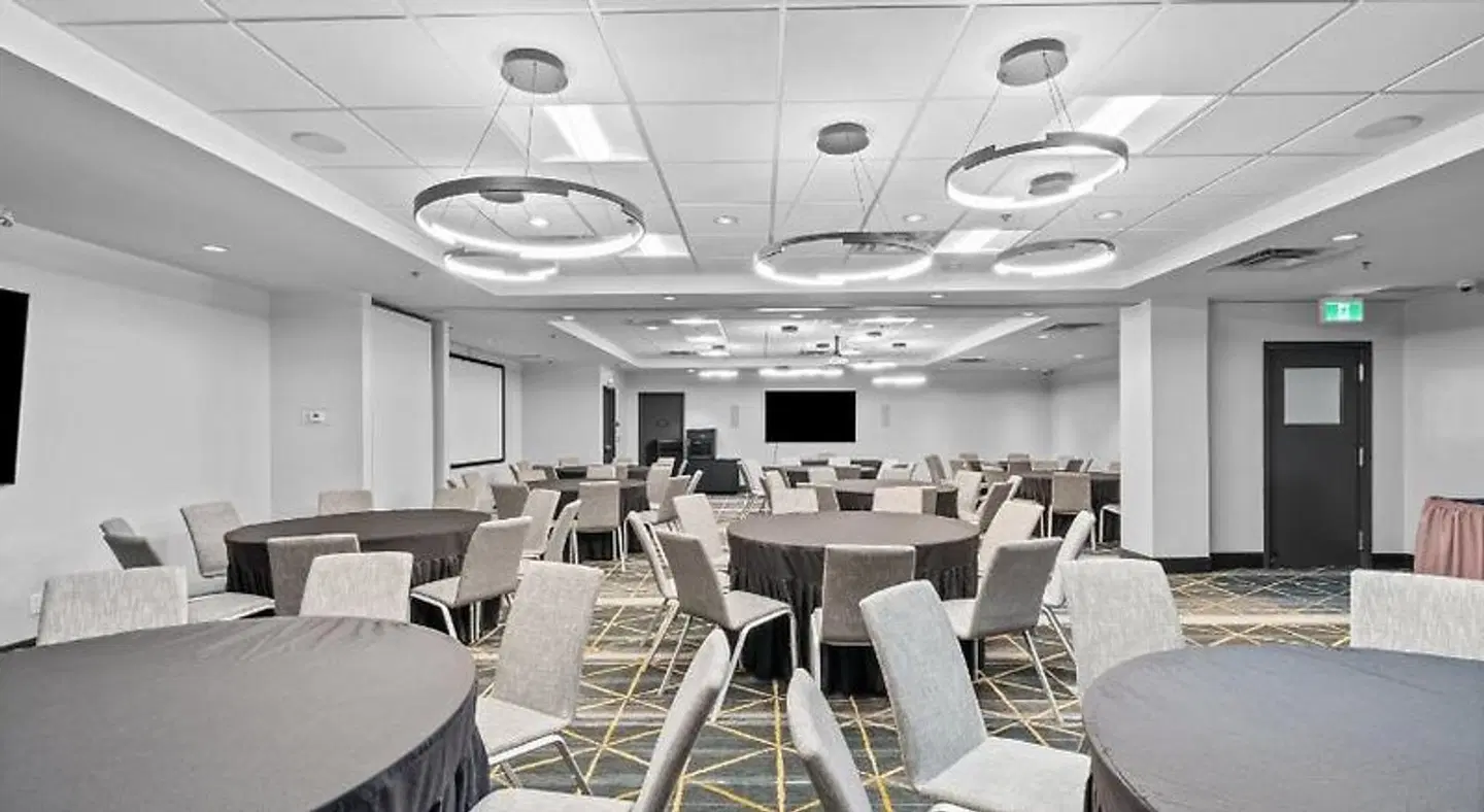 Holiday Inn Surrey East - Cloverdale Restaurant