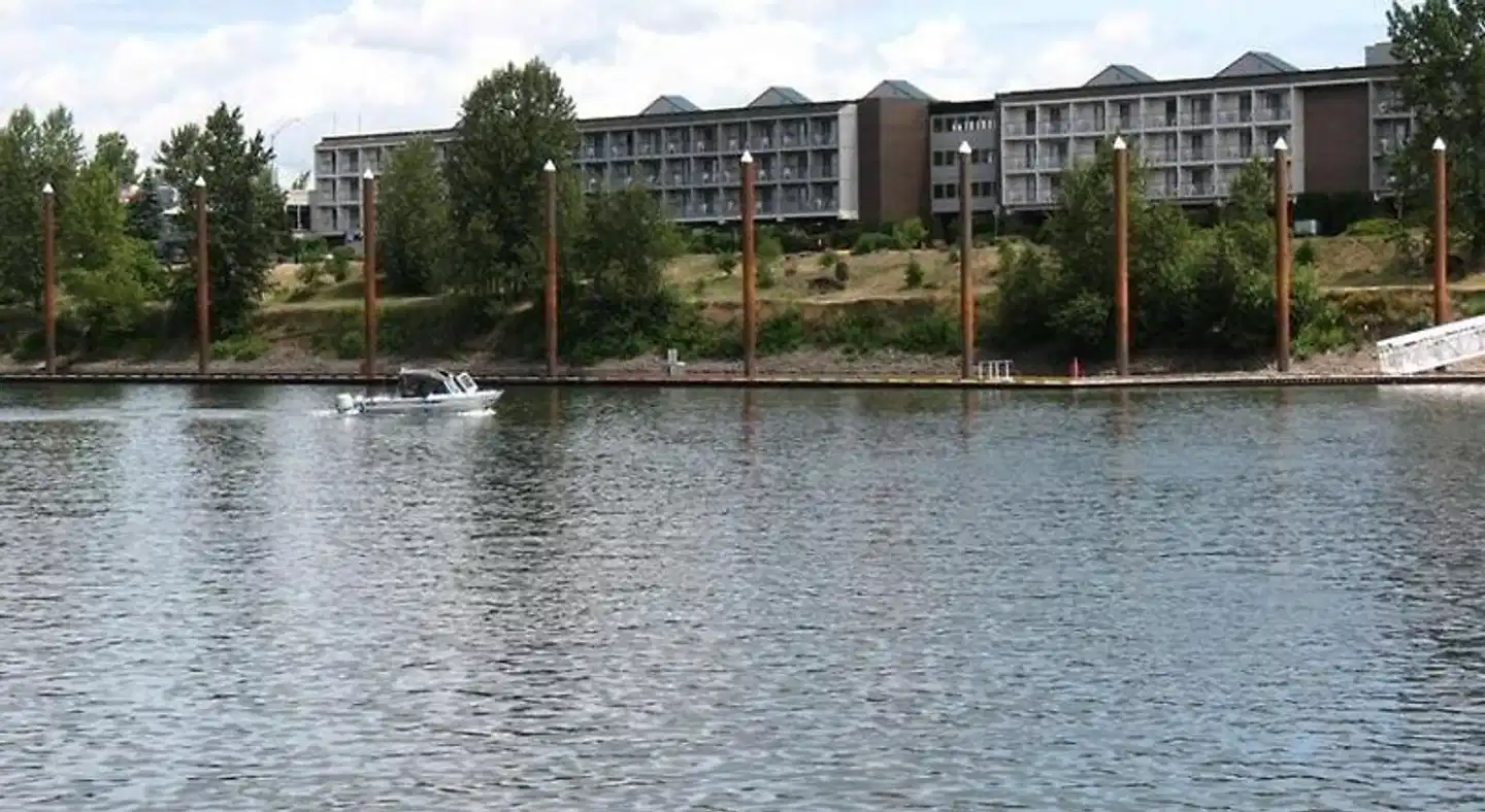 Best Western Plus Rivershore Hotel Aussenansicht