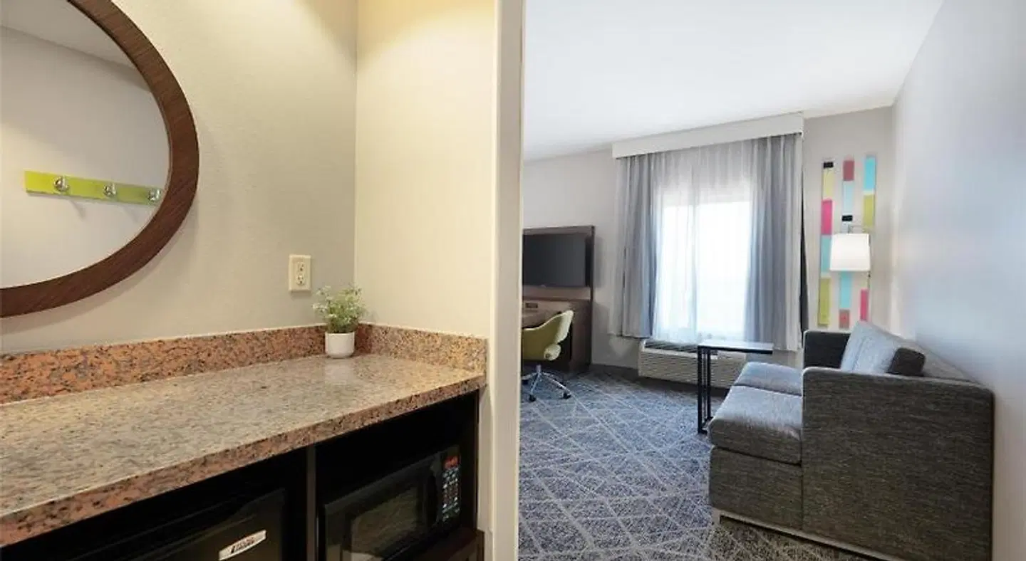 Hampton Inn & Suites Tulsa/Tulsa Hills ROOM_EXAMPLE