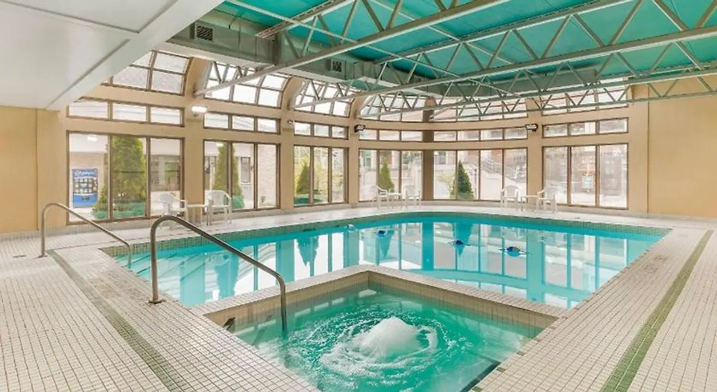 Quality Hotel Fallsview Cascade Hallenbad