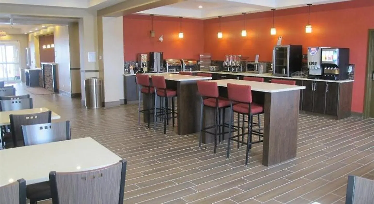 Best Western Plus Kindersley Hotel Bar