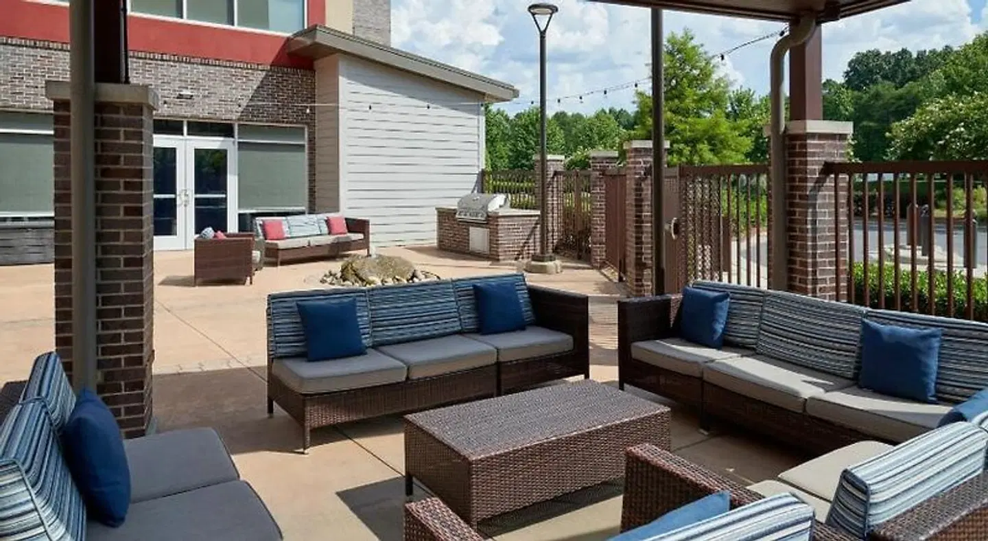 Fairfield Inn & Suites by Marriott Charlotte Airport Terrasse