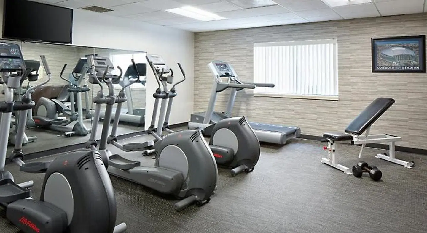 Courtyard by Marriott Dallas Arlington/Entertainment District SPORTS_AND_LEISURE