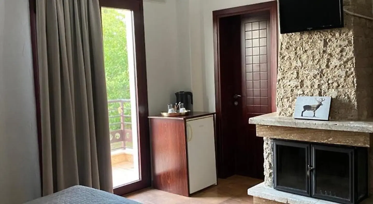 Gaia Kaimaktsalan ROOM_EXAMPLE