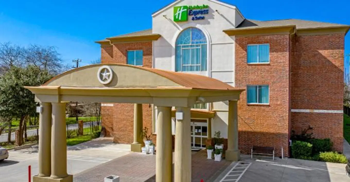 Holiday Inn Express & Suites San Antonio South by IHG EXTERIOR