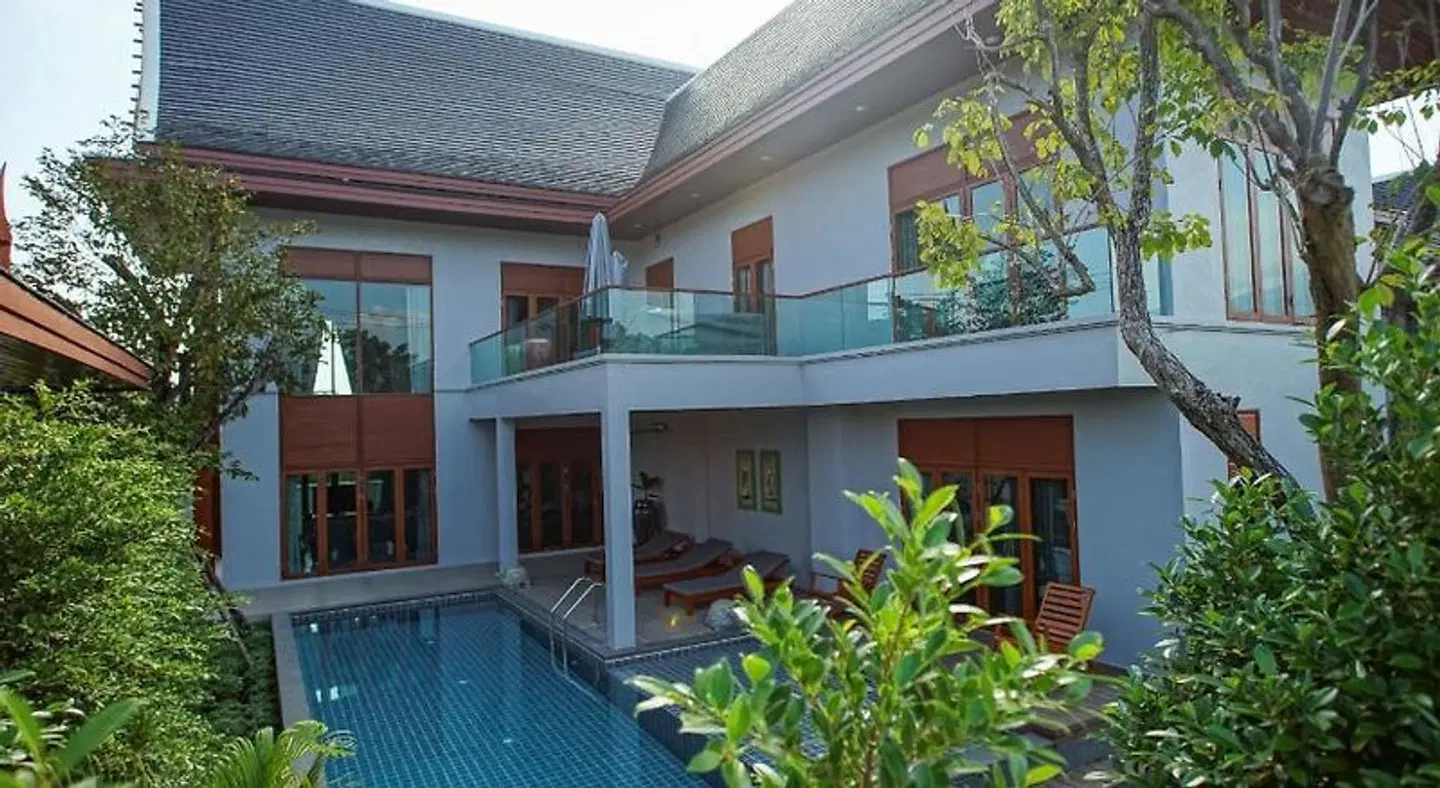 Mae Rim Grace Hallenbad