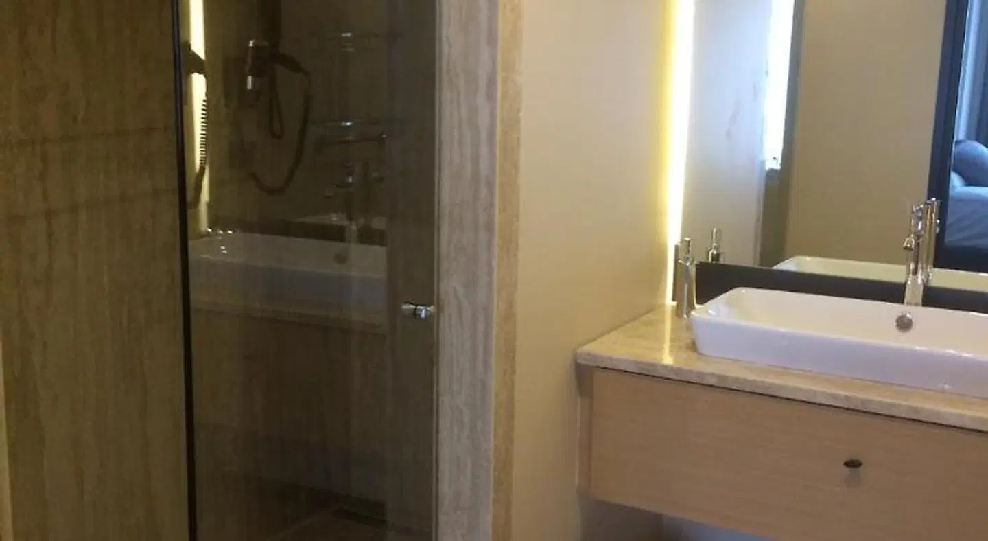Tan Hotel Badezimmer