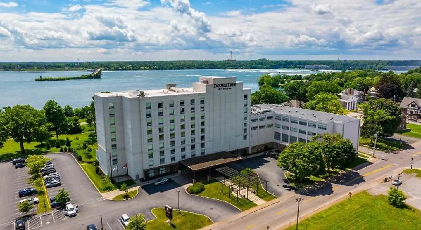 DoubleTree by Hilton Niagara Falls, NY EXTERIOR