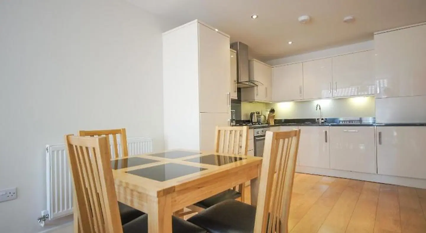 Crompton Court Apartments ROOM_EXAMPLE