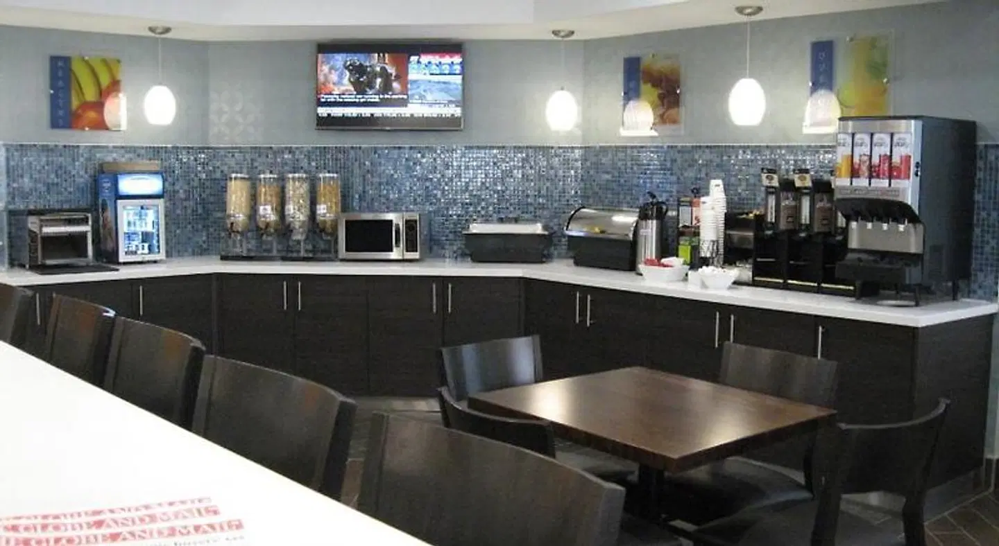 Best Western Plus Cambridge Hotel Bar