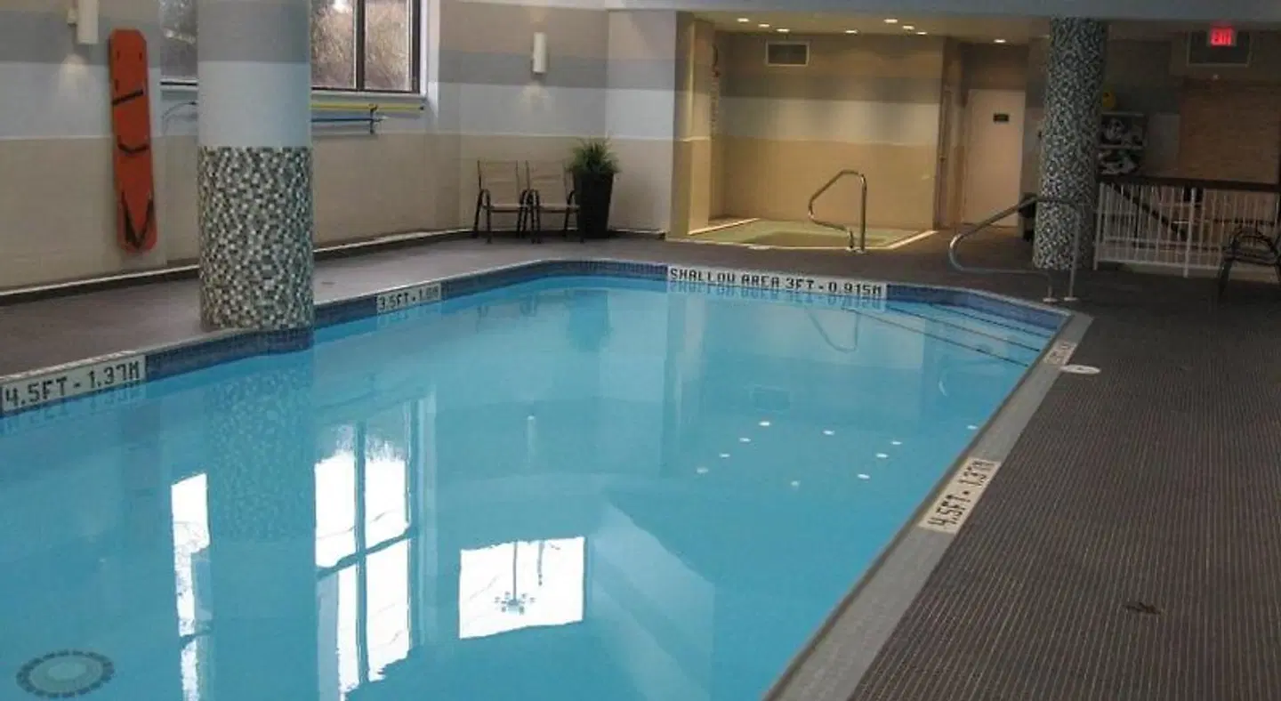 Best Western Plus Cambridge Hotel Hallenbad