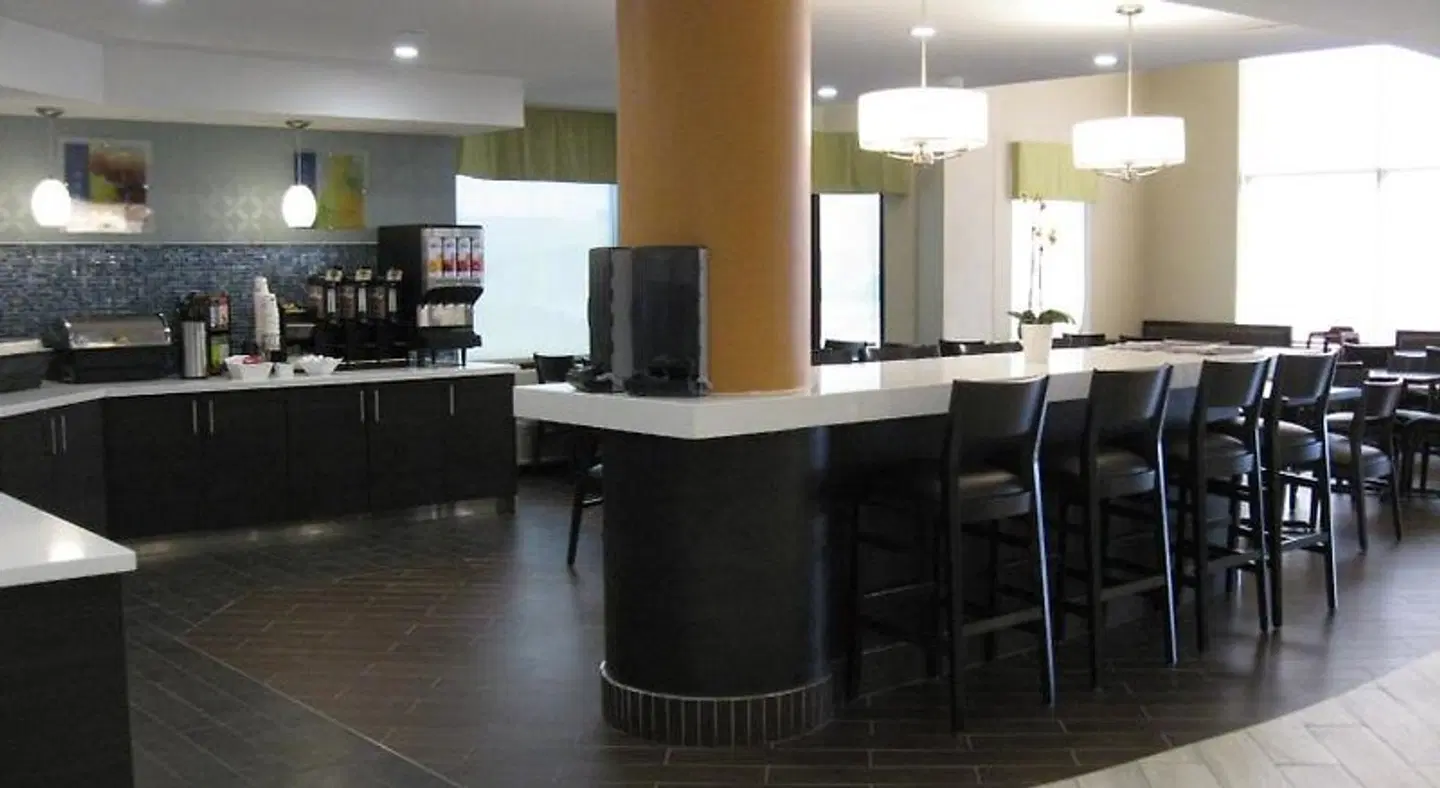 Best Western Plus Cambridge Hotel Bar