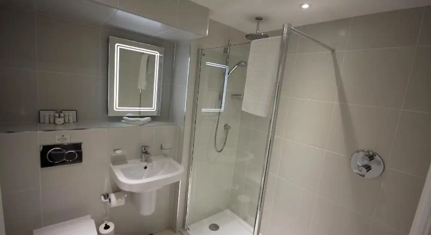 Hotel La Place Badezimmer