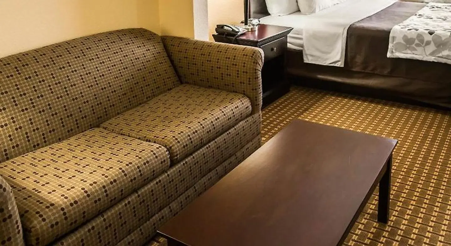 Sleep Inn & Suites University ROOM_EXAMPLE